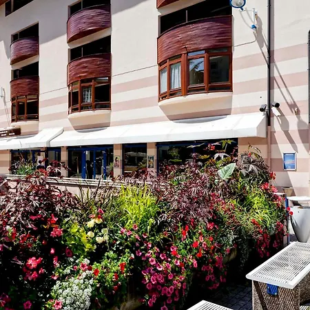 2* Avec Balcon, Wifi Et Parking, Centre-ville - Fr-1-512-80 Apartament *